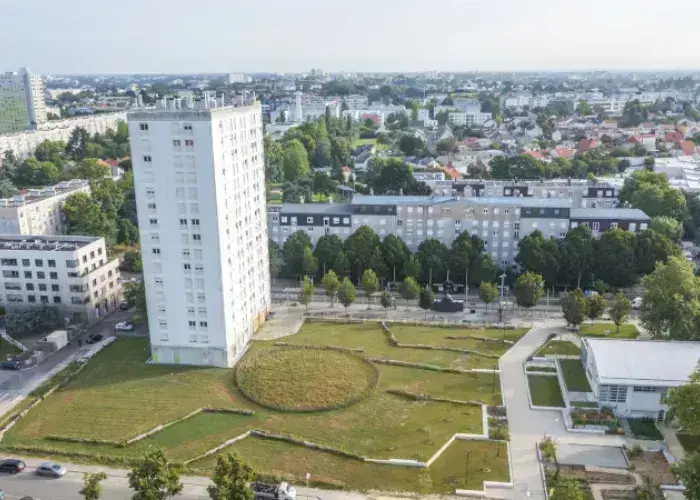 Le jardin des Lauriers avant
