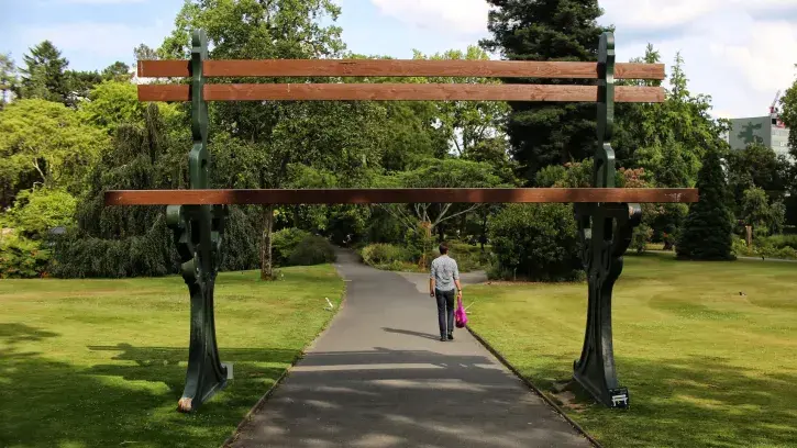 Banc géant de Claude Ponti