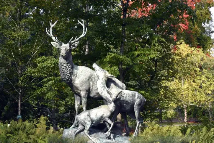 Statue des cerfs au jardin des Plantes