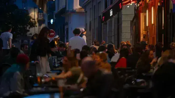Terrasse-nuit-rues-piétonnes