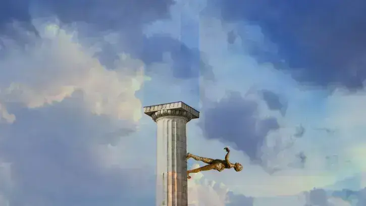 Un personnage est installé sur la colonne Louis XVI