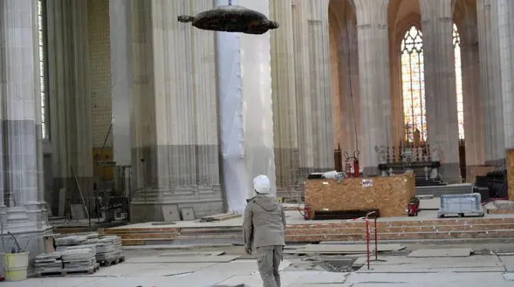 Une clé de voûte de la cathédrale de Nantes démontée