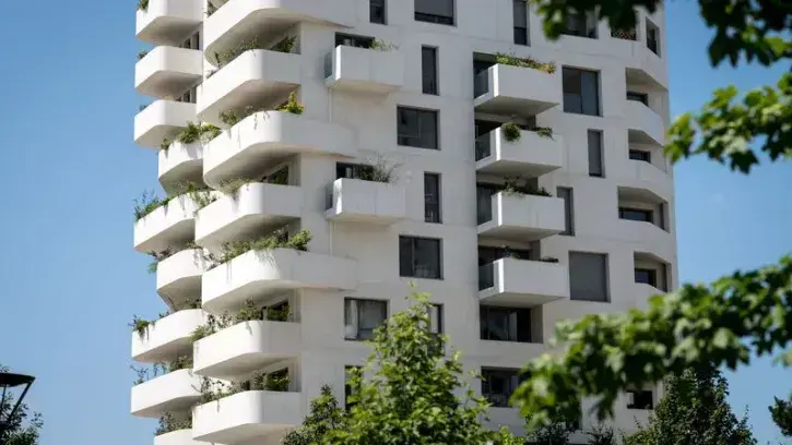 Les balcons de la résidence Duo des Cimes dans le quartier du Pré-Gauchet à Nantes.