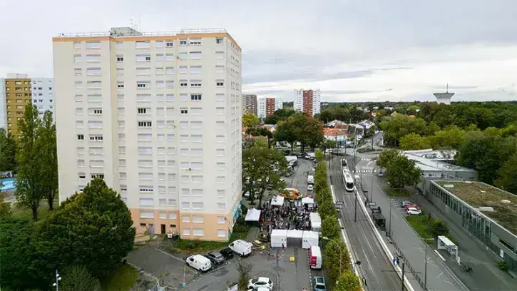 En septembre, la tour 8 Champlain n'existera plus, elle sera remplacée par un pôle d'équipements publics dont le chantier démarrera en 2028. © Jean-Félix Fayolle.
