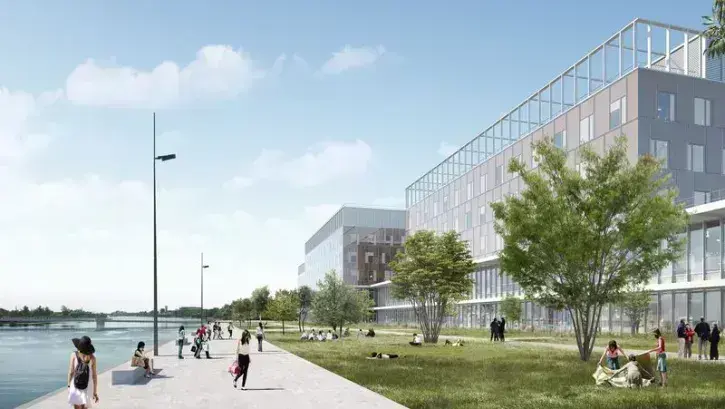 Situé sur la rive sud de la Loire, face au fleuve et aux futurs parcs de l'île de Nantes, le nouvel hôpital a été conçu comme un lieu lumineux, aéré et verdoyant, avec des locaux plus ergonomiques tournés vers le bien-être des soignants et de leurs patien
