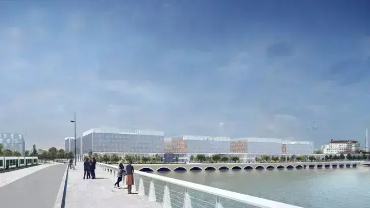 Le nouveau CHU sera facilement accessible par les deux nouvelles lignes de tramway et la ligne de busway à vocation électrique qui seront mises en service d'ici 2027. Pour les voitures, 3600 places de parking seront créées à proximité, ainsi que 800 place
