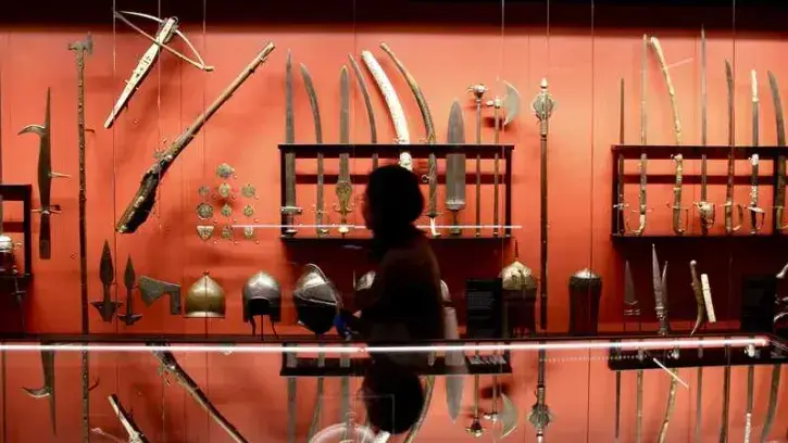 Musée de collectionneurs, Dobrée est dépositaire des armes réunies par Octave de Rochebrune – lequel avait posé pour condition qu'elles soient exposées dans une pièce rouge... © Romain Boulanger.