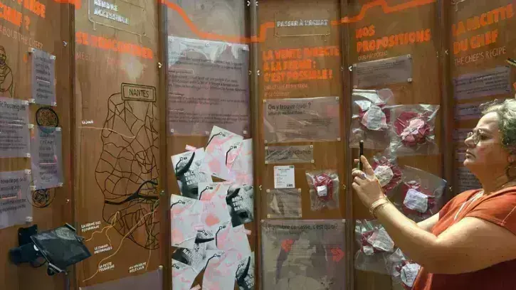 L'École de design Nantes Atlantique, dernière arrivée dans le quartier, abrite une exposition  de projets de fin d'étude de jeunes diplômés. À découvrir aussi, une étonnante scénographie autour de la vache nantaise – manière de réfléchir à l'alimentation 