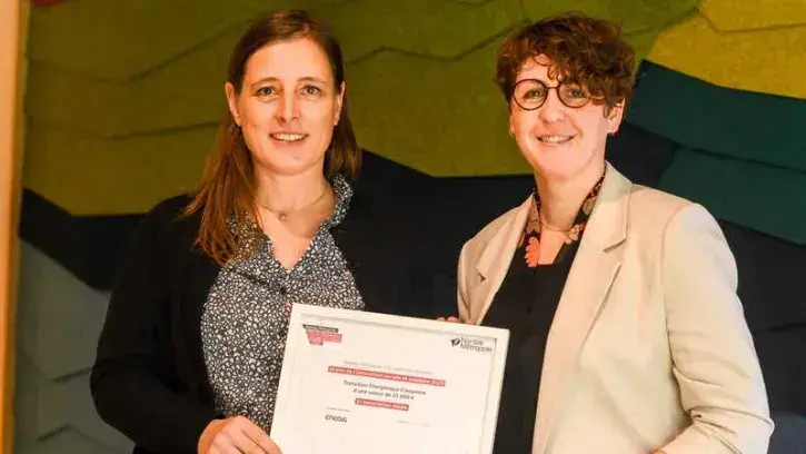 Édith Émereau, présidente de l'association Alisée et Marion Leblanc, chargée de projet  énergies renouvelables citoyennes ont reçu vendredi 15 décembre le prix de l'innovation sociale et solidaire de Nantes Métropole © Thierry Mézerette.