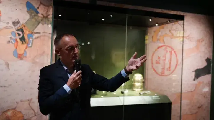 Bertrand Guillet, directeur du Musée d'histoire de Nantes, est l'un des trois commissaires de l'exposition en cours au château © Anne-Sophie Ply.