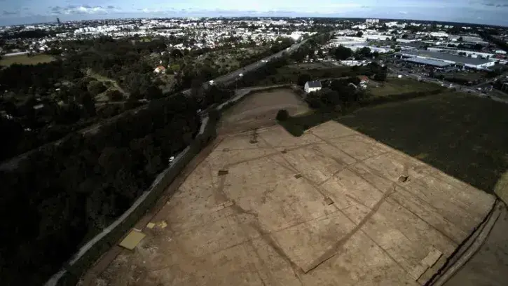 Sur le site nantais du Bois-des-Anses, les visiteurs pourront assister à la fouille menée par les archéologues de Nantes Métropole. © DPARC Nantes Métropole