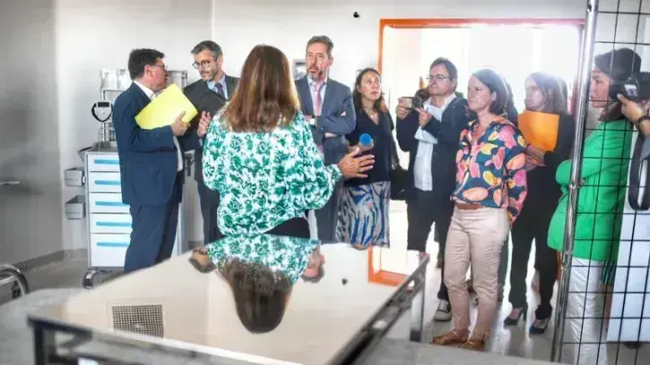 Guidés par Philippe El Saïr, directeur général du CHU de Nantes, Johanna Rolland, maire de Nantes, présidente de Nantes Métropole et du conseil de surveillance du CHU, Jérôme Jumel, directeur général de l'Agence régional de santé, Fabrice Rigoulet-Roze, p