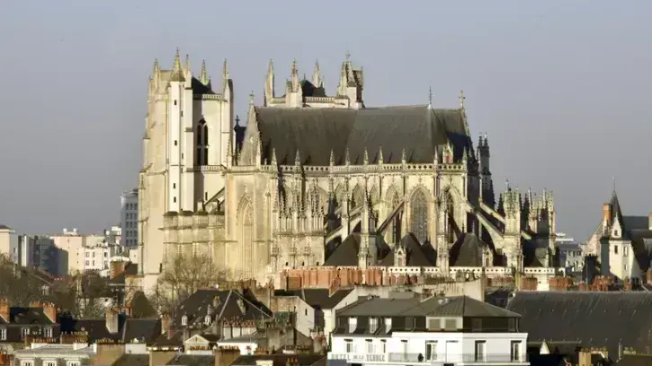 La Direction régionale des affaires culturelles (Drac) des Pays de la Loire est le maître d'ouvrage de la restauration de l'édifice, fermé au public depuis l'incendie de juillet 2020 © Rodolphe Delaroque.