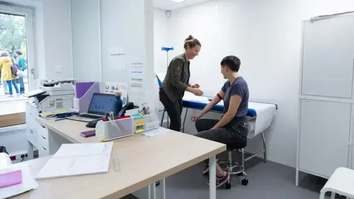 Le cabinet infirmier est installé au rez-de-chaussée. Les deux professionnelles assurent les soins de 7h à 19h © Garance Wester/Nantes Métropole.