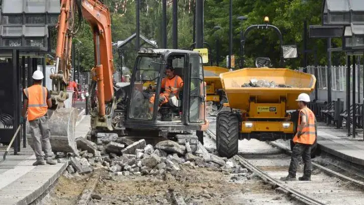 Après le quai de Versailles en 2023, les travaux de la ligne 2 se poursuivent entre le pont Saint-Mihiel et la place du Cirque © Rodolphe Delaroque.
