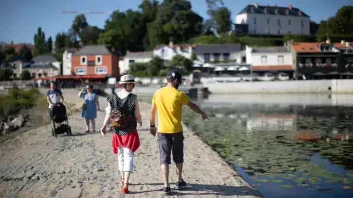 La digue permettant de relier à pieds secs le Chêne à la partie basse du bourg de Vertou, a été nettoyée, rejointée et consolidée. © Ludovic Failler