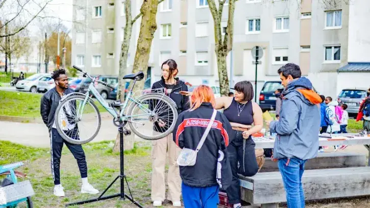 L'espace Vélonomie a une permanence pour apprendre à réparer son vélo tous les mardi après-midi et les jeudi matin à Plan B. © Garance Wester