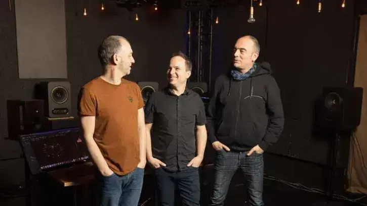 Florian Chauvet, Jérôme Boudeau et Christophe Sartori, les trois régisseurs son cofondateurs de La FabSonic © Julia Briend.