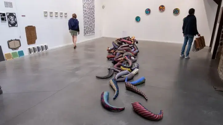 Chaque année, une exposition à l'Atelier réunit des lauréats du Prix des arts visuels -photo © Patrick Garçon).
