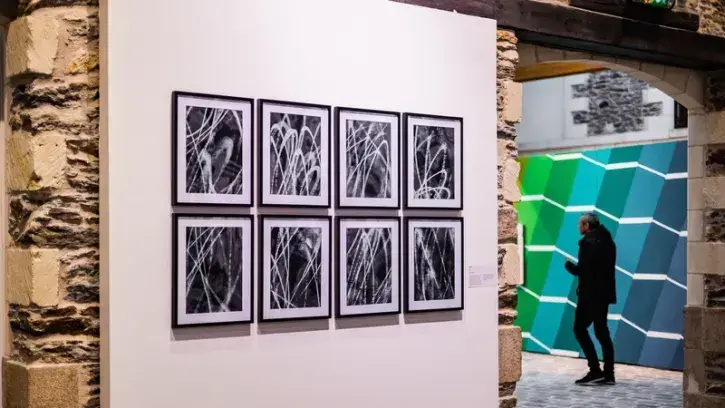 À l'Atelier, des personnalités incontournables de la scène urbaine côtoient certains artistes majeurs des cvollections du Musée d'arts de Nantes © Garance Wester.