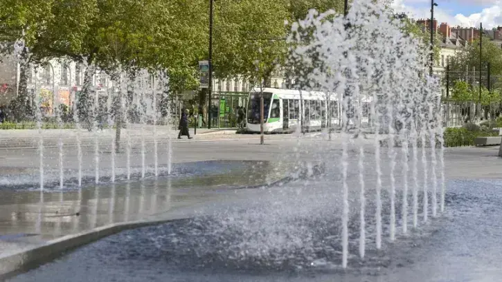 Huit fontaines, où les enfants pourront barboter, apporteront de l'animation et de la fraîcheur au cœur de l'été. © Thierry Mézerette