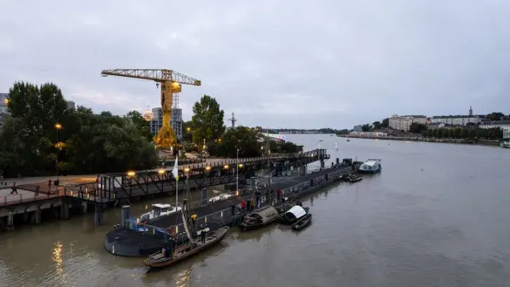 Les bateaux sont arrivés entre 7h30 et 8h30 sur le ponton des Chantiers, au pied de la grue Jaune. © Jean-Félix Fayolle