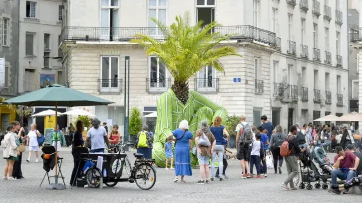 "L'Enfant Hybridus", de Jean-François Fourtou, installé cet été sur la place Royale © Rodolphe Delaroque.