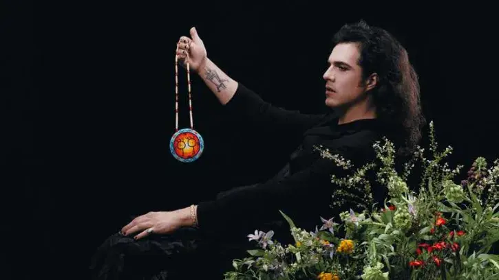 Trois artistes, trois univers différents avec pour trame de fond l'attachement à leurs racines. Ici, Jeremy Dutcher © Kirk Lisaj.