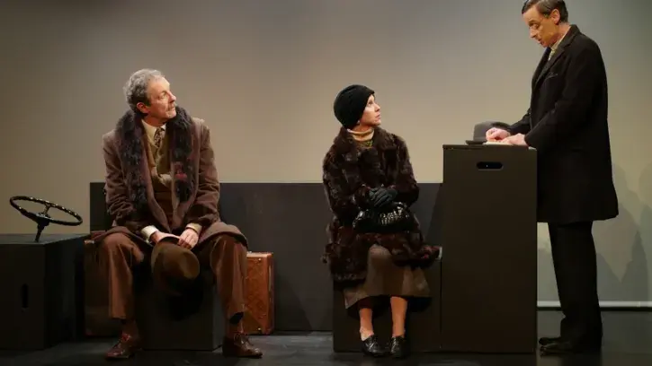 La version du classique de Jules Romains par le TPN est portée par cinq comédiens hilarants et une mise en scène ingénieuse © DR
