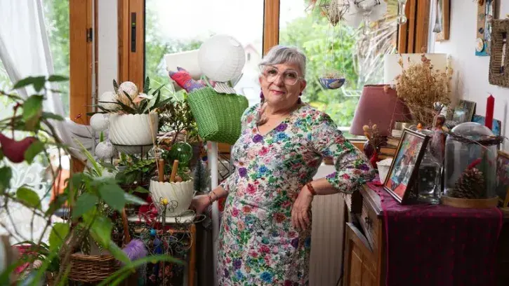 Nathalie Cornu, 61 ans est retraitée de l'éducation nationale. Elle habite à Vertou depuis 1987 avec son compagnon, ils ont trois enfants. Son réflexe est la seconde main que ce soit pour les meubles, les vêtements, les plantes, ses loisirs créatifs… © Ch