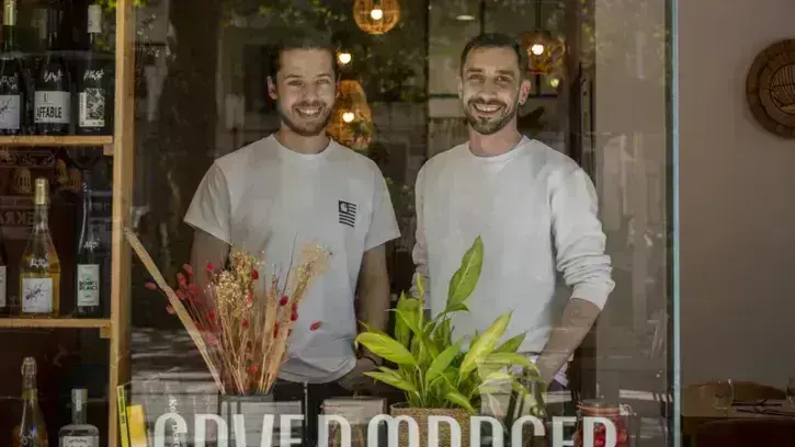 OBBO. Venus du Pickles, Antoine Gaudin et Guillaume Claireau ont traversé le cours des Cinquante-Otages pour y ouvrir OBBO. Au départ spécialisés dans les desserts, le cuisinier et le sommelier « ont élargi leur offre avec des propositions salées tout aus