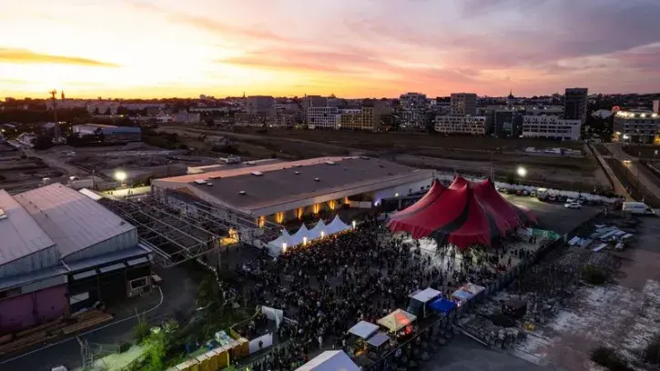 Appelé à se pérenniser dans les prochaines années, Euphoria Nantes festival permet à ses trois structures organisatrices de mutualiser le site de l'île de Nantes © Jean-Félix Fayolle - IRIS