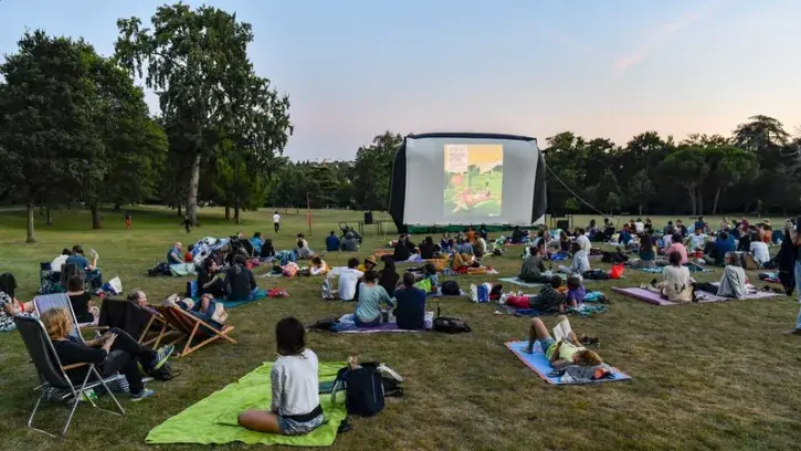 En plus des 96 espaces verts ouverts 24 h sur 24 h toute l'année, pendant tout l'été , 19 parcs et jardins restent ouverts plus tard le soir afin d'aider les Nantaises et les Nantais à se rafraîchir lors des pics de fortes chaleurs. © Archives Ville de Na