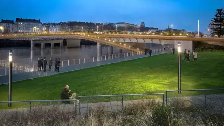 Sur le pont et sous le pont, sur ses passerelles, de nombreux espaces piétonniers inviteront à prendre de nouveaux chemins d'une rive à l'autre de la Loire.© Dietmar Feichtinger Architectes