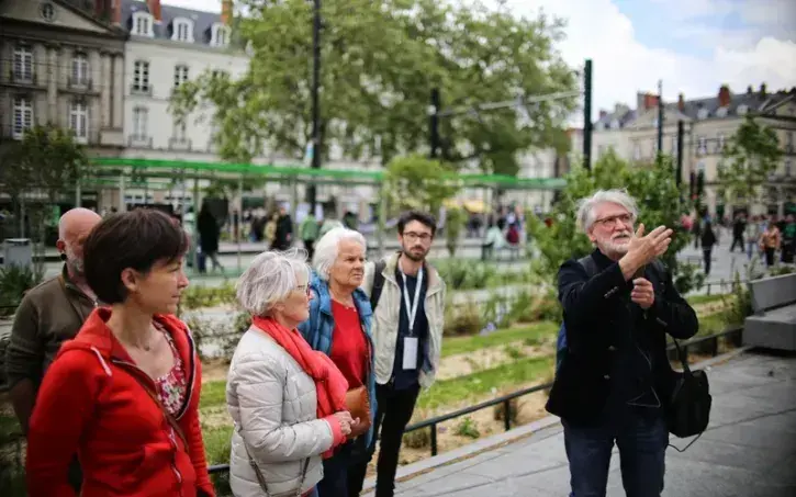 PÉDAGOGIQUE. Les paysagistes et les concepteurs du projet ont guidé les curieux à la découverte des transformations du secteur.