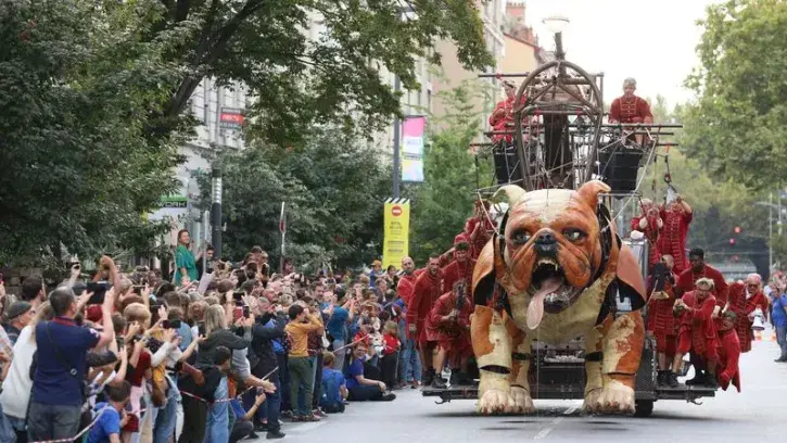 Le Bull Machin a parcouru les rues de Villeurbanne... avant de venir à Saint-Herblain et Nantes © Gilles Michallet-Ville de Villeurbanne
