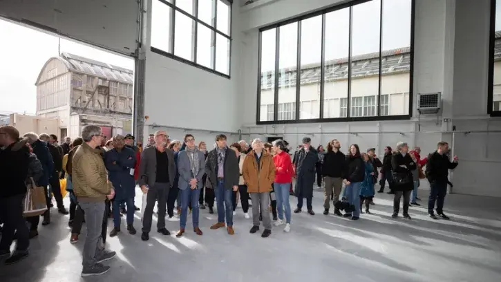 La route de Paris va se transformer dans les prochaines années. Parmi les premiers sites à entamer leur mutation : l'usine des Batignolles, dont les nefs sont réhabilitées pour servir d'écrin aux industries d'avenir.  © Ludovic Failler/Nantes Métropole.