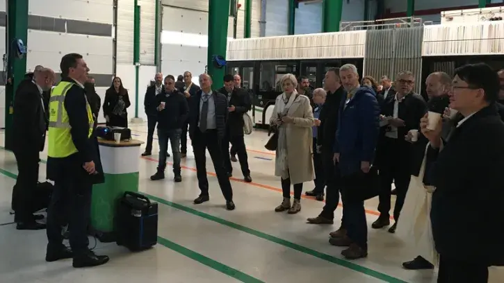 La délégation du comité bus de l'UITP a pu visiter la ligne 4 et le centre technique et d'exploitation de la Vertonne © Sarah Langenakens.