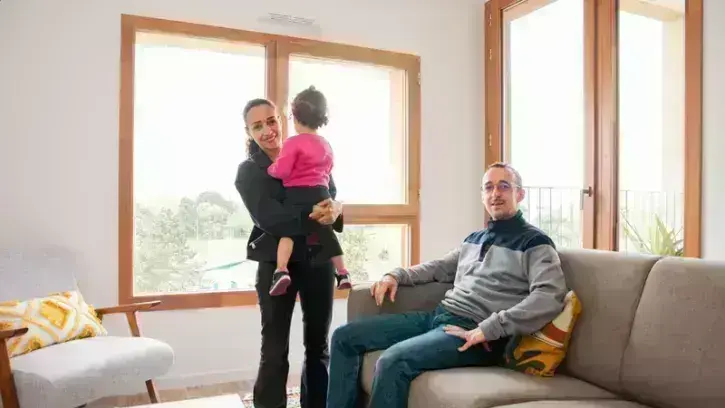 Grâce au bail réel solidaire, Hayat et Benjamin ont fait l'acquisition d'un T4 neuf de 74 m2, avec loggia et stationnement, pour 204 000 euros. « Avec notre budget, nous n'aurions pas pu acheter aussi grand et dans ce quartier ». © Céline Jacq/Nantes Métr