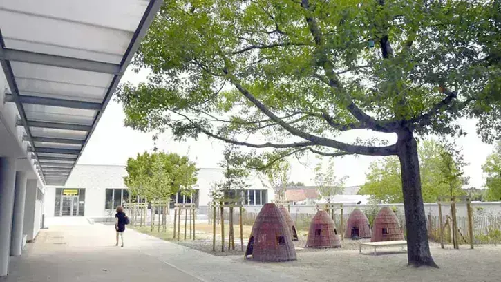 Des espaces de jeux ont été aménagés dans la cour de l'école Alain-Fournier. © Rodolphe Delaroque
