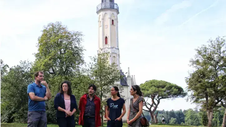 L'équipe du Bar à étoile de l'Erdre, devant la chapelle de la Chantrerie © Romain Boulanger pour Nantes Métropole