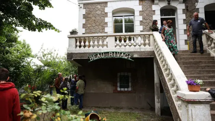 Précédemment foyer d'insertion des Petits frères des pauvres, cette belle demeure des années 1920, entourée d'un joli jardin, a été complètement réhabilitée après un incendie. © Garance Wester