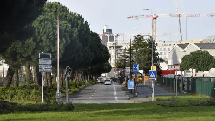 Sur le boulevard Schoelcher, le chantier va réduire la circulation à une voie dans chaque sens. © Rodolphe Delaroque