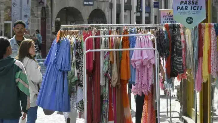 Le grand déballage des commerçants commence dès le 28 mars, la veille de la braderie ©Rodolphe Delaroque