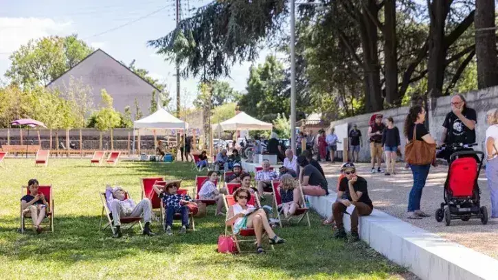 Habitants et élus étaient réunis samedi 2 juillet pour inaugurer le jardin-test de la cale Aubin. © Jérémie Lusseau pour Nantes Métropole Aménagement.