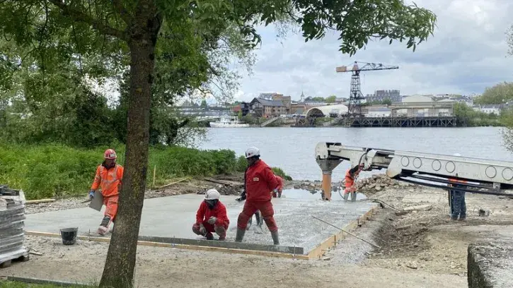 Une cale deux fois plus large et allongée de 8 mètres, soit 15 mètres de large sur 55 mètres de long au total, est en cours d'aménagement. Elle sera livrée pour les Régates de Trentemoult, le 15 septembre 2024. © Elodie Prima 