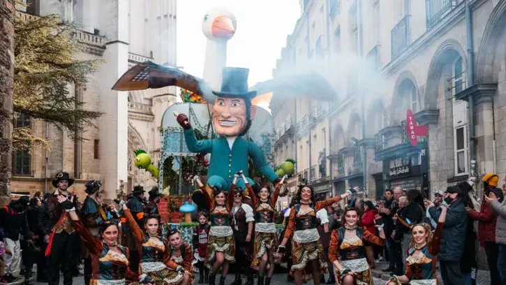 En 2025, le carnaval de Nantes met à l'honneur les traditions festives de par le monde © Romain Boulanger.