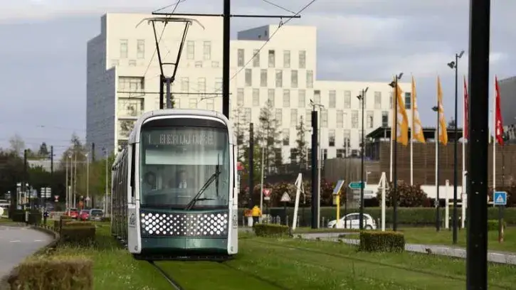La 4e génération du tramway nantais est à présent « en phase de tests voyageurs ». Dans l'immédiat, deux rames circulent en semaine sur la ligne 1 (trois le week-end) © Ludovic Failler.