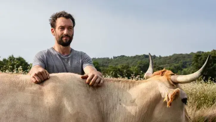 Josselin Gédas a décroché le 1er prix local du concours d'agroforesterie de Nantes Métropole. Début 2025, il ira défendre les couleurs du territoire au Concours général agricole de Paris. © Céline Jacq
