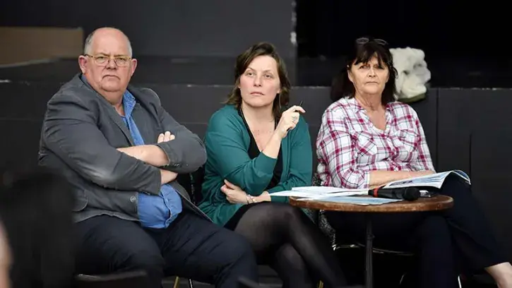 Photo réunion : Michel Lucas, vice-président de Nantes Métropole en charge de la voirie, Mahel Coppey, vice-présidente de Nantes Métropole en charge des déchets, de l'économie circulaire et de l'économie sociale et solidaire et Carole Grelaud, maire de Co